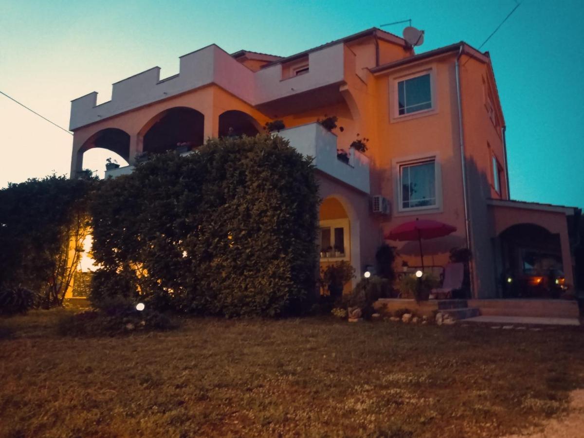 Apartmani Joja Biograd Na Moru Eksteriør billede