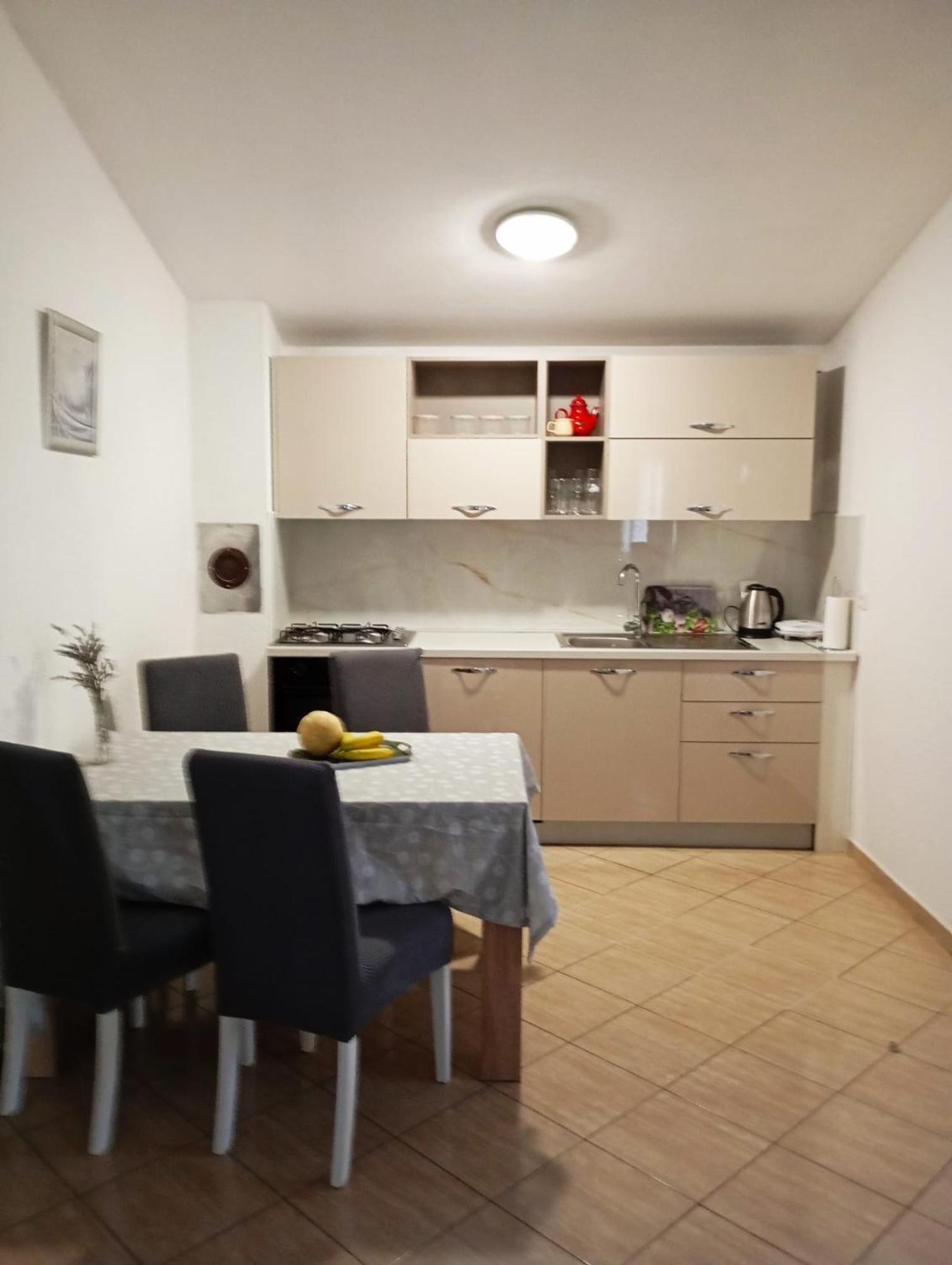Apartmani Joja Biograd Na Moru Eksteriør billede